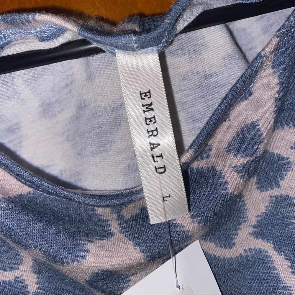 EMERALD COLLECTION Animal Printed Blouse. SZ L. NWT - Picture 5 of 6